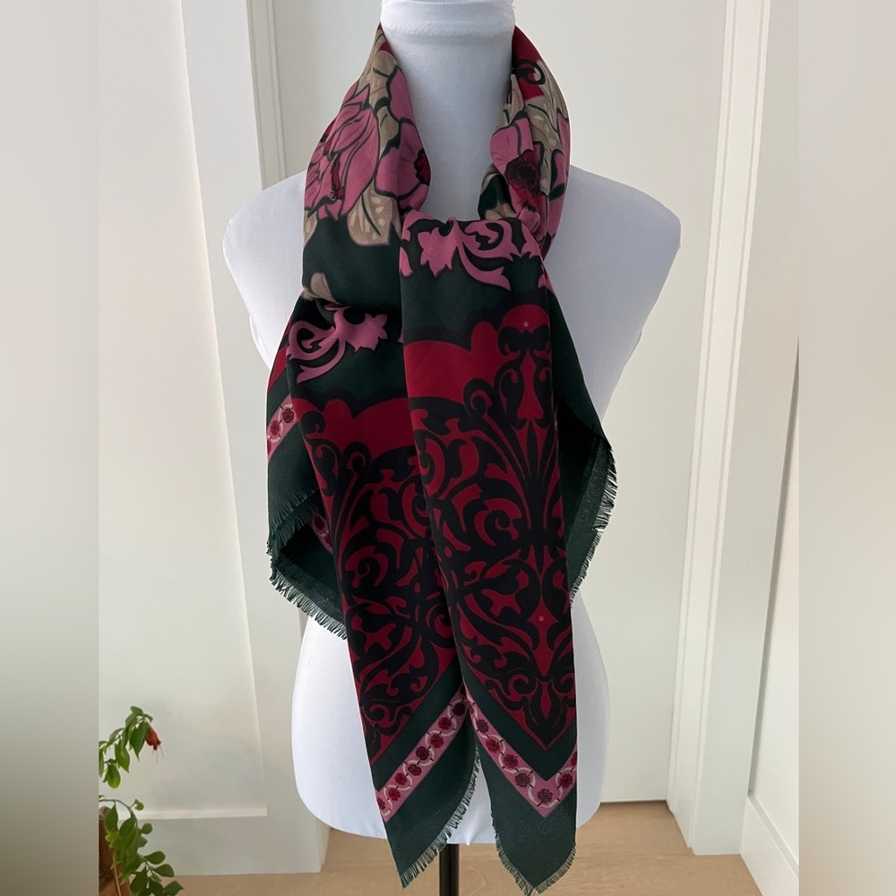 SHAWL SCARF Oversized Floral Classic Pattern Made Italy Fringe Lightweight Chic - Picture 2 of 10